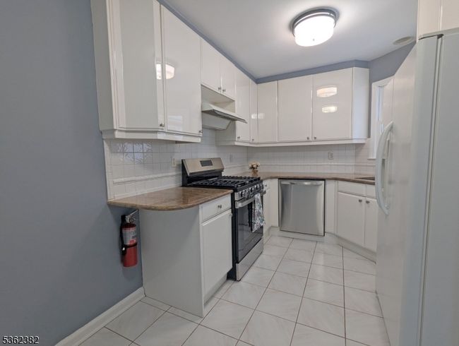 22 Arthurs Ct, Townhouse with 3 bedrooms, 2 bathrooms and null parking in Berkeley Heights NJ | Image 7