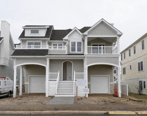 left-645 W Spruce Ave, North Wildwood, NJ, 08260-3033 | Card Image