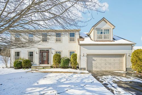 7587 Walnut Dr, Canal Winchester, OH, 43110-8182 | Card Image