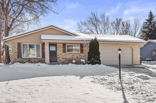 7743 Plainsview Drive, Franklin, WI, 53132 | Card Image
