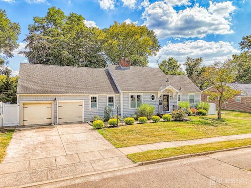 18 Elmwood Dr, Milltown, NJ, 08850-1633 | Card Image