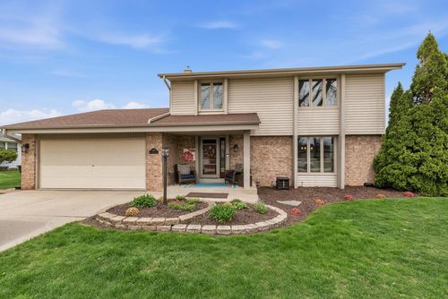 3928 W Anita Lane, Franklin, WI, 53132 | Card Image