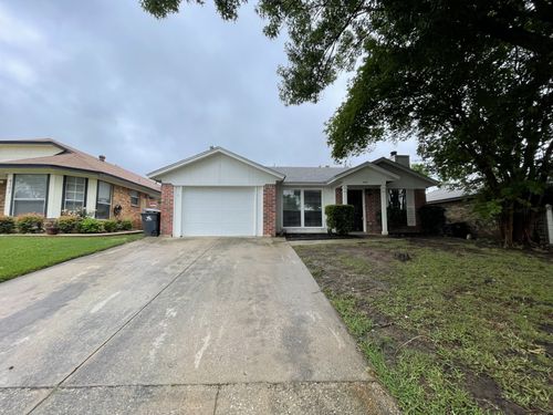 4104 Green Acres Cir, Arlington, TX, 76017-2304 | Card Image