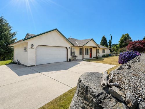 6365 Homestead Ave, Sechelt, BC, V7Z0M7 | Card Image