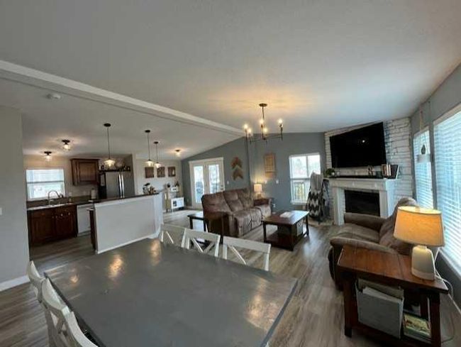 406 12 Avenue W, Home with 4 bedrooms, 2 bathrooms and 6 parking in Barnwell AB | Image 12