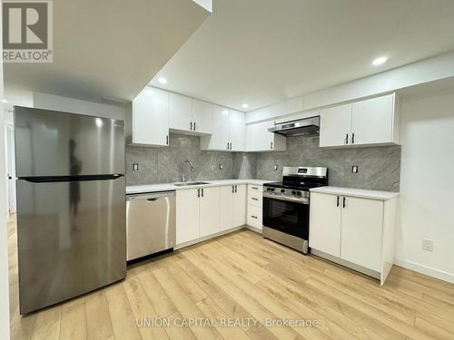 lower-704 Courtney Valley Rd, Mississauga, ON, L5V0C3 | Card Image