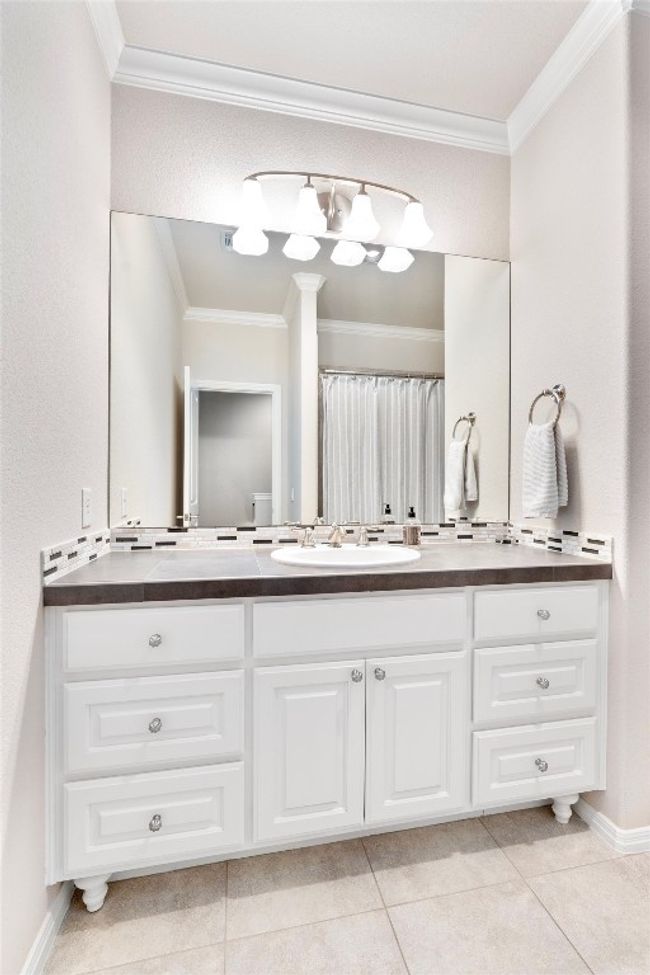 Secondary Bathroom | Image 20