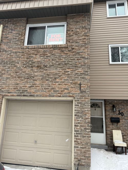 30-30 Tara Park Cres, Brampton, ON, L6V3E3 | Card Image