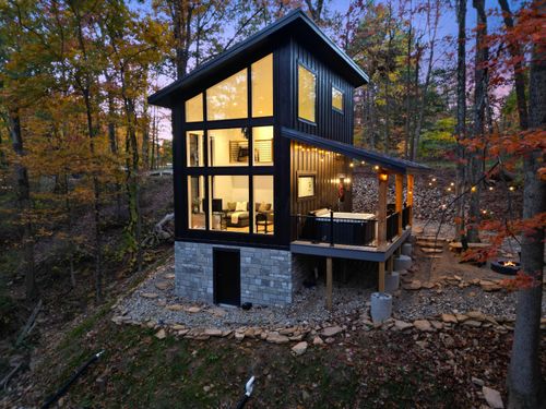 20389 Thompson Ridge Rd, Laurelville, OH, 43135-9325 | Card Image