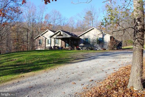 3662 Pleasant Valley Rd, ELLIOTTSBURG, PA, 17024-9135 | Card Image
