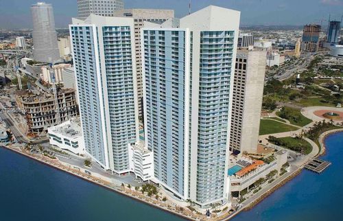 3314-325 S Biscayne Blvd, Miami, FL, 33131-2306 | Card Image