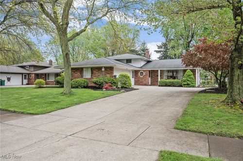 6247 Carlyle Dr, Seven Hills, OH, 44131-2921 | Card Image