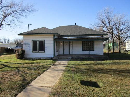 1206 S Main St, Quanah, TX, 79252-5538 | Card Image