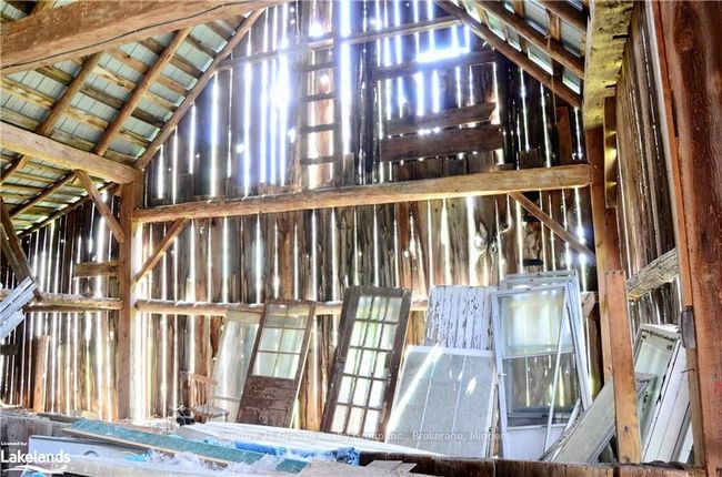 9717 Highway 118, House other with 2 bedrooms, 2 bathrooms and 8 parking in Algonquin Highlands ON | Image 36