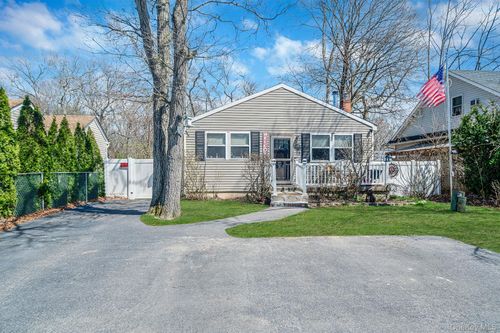 73 Wendy Dr, Farmingville, NY, 11738-2656 | Card Image