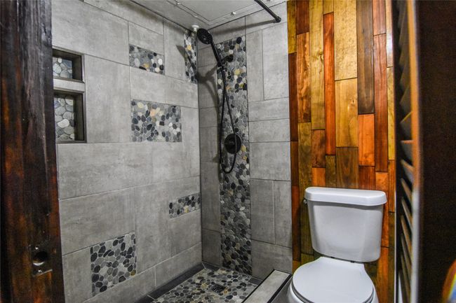 Oversized shower with customer tile | Image 13