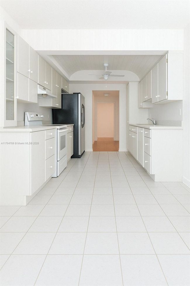 PH-1 - 100 Golden Isles Dr, Condo with 1 bedrooms, 2 bathrooms and null parking in Hallandale Beach FL | Image 8