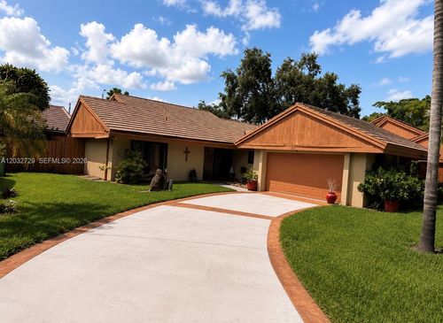 20451-20451 Ne 10th Pl, Miami, FL, 33179 | Card Image
