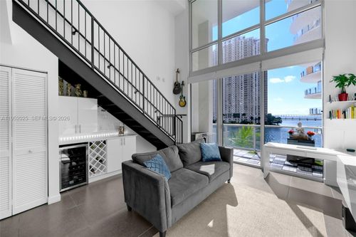 l-410-300 S Biscayne Blvd, Miami, FL, 33131-5315 | Card Image