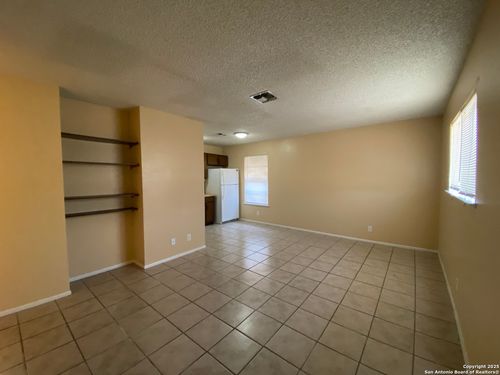 apt-b-1105 N Main St, Pleasanton, TX, 78064-2612 | Card Image