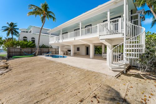 75055 Overseas Hwy, Islamorada, FL, 33036-4012 | Card Image