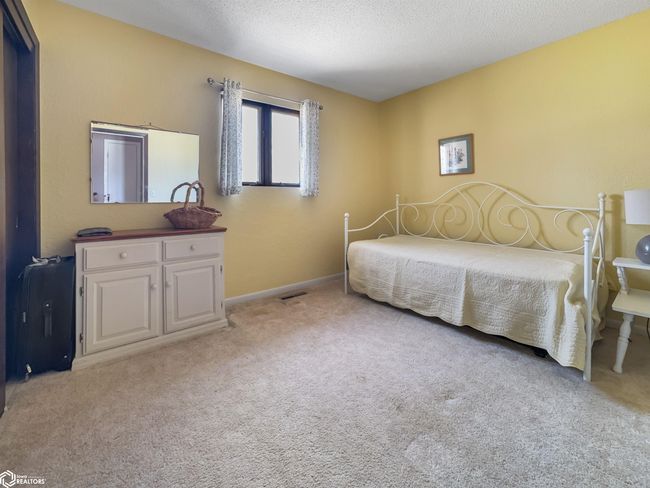 1604 Club View Dr, Home with 3 bedrooms, 2 bathrooms and 2 parking in Hampton IA | Image 21