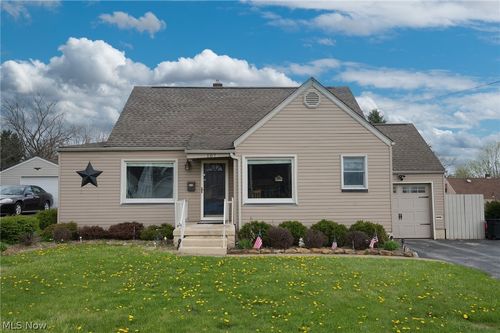 107 Renee Dr, Struthers, OH, 44471-1519 | Card Image