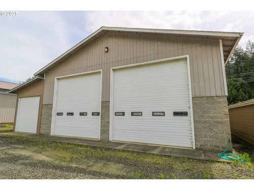 94755 Quiet Valley Ln, Myrtle Point, OR, 97458-9902 | Card Image