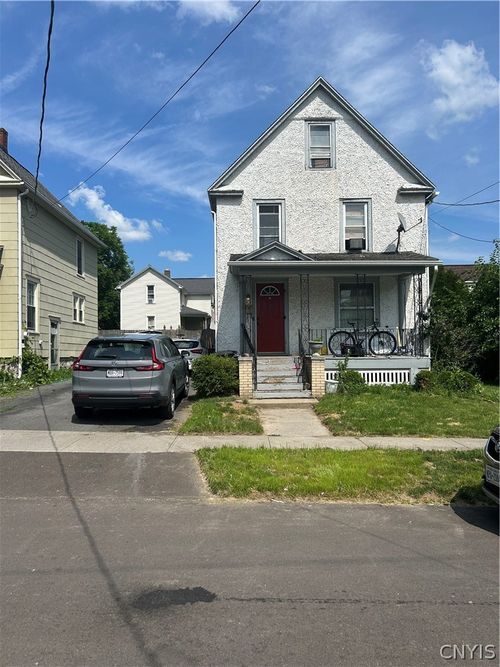 32 Chestnut St, Auburn, NY, 13021-4002 | Card Image