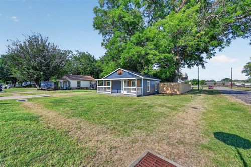 141 N Dobson St, Burleson, TX, 76028-4252 | Card Image
