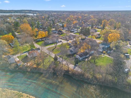 325 W Park St, SILVER LAKE, WI, 53170-1541 | Card Image