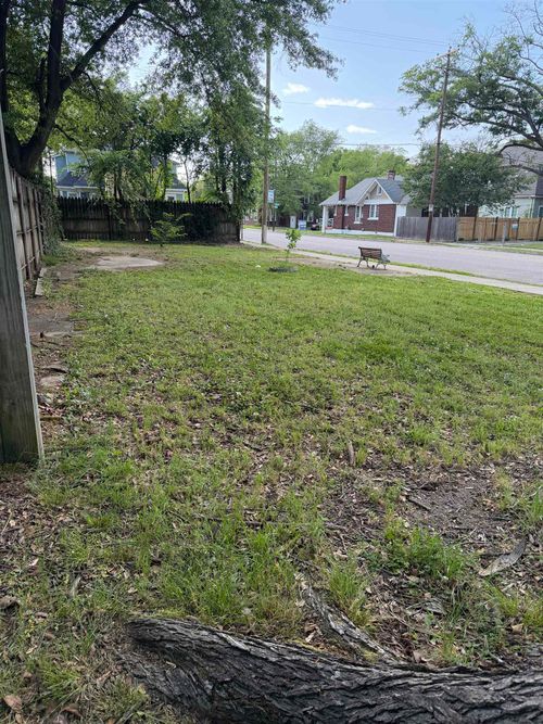 2219 Young Ave, Memphis, TN, 38104-5750 | Card Image