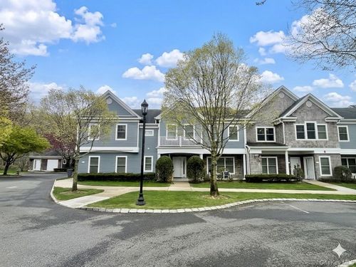 22 Gianna Court, Southampton, NY, 11968 | Card Image