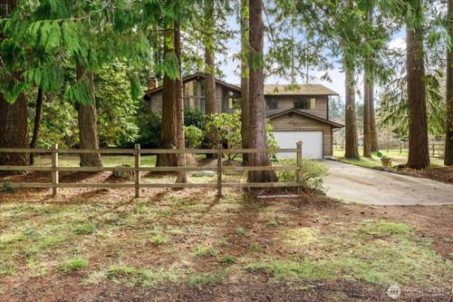 2011 Pine Wood Way, Oak Harbor, WA, 98277-7321 | Card Image