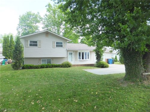 4641 E Lake Rd, Sheffield Lake, OH, 44054-1358 | Card Image