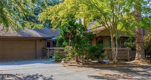 2680 Arbutus Rd, Saanich, BC, V8N1W6 | Card Image