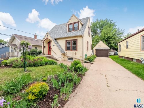 1408 E 9th St, Sioux Falls, SD, 57103-1716 | Card Image