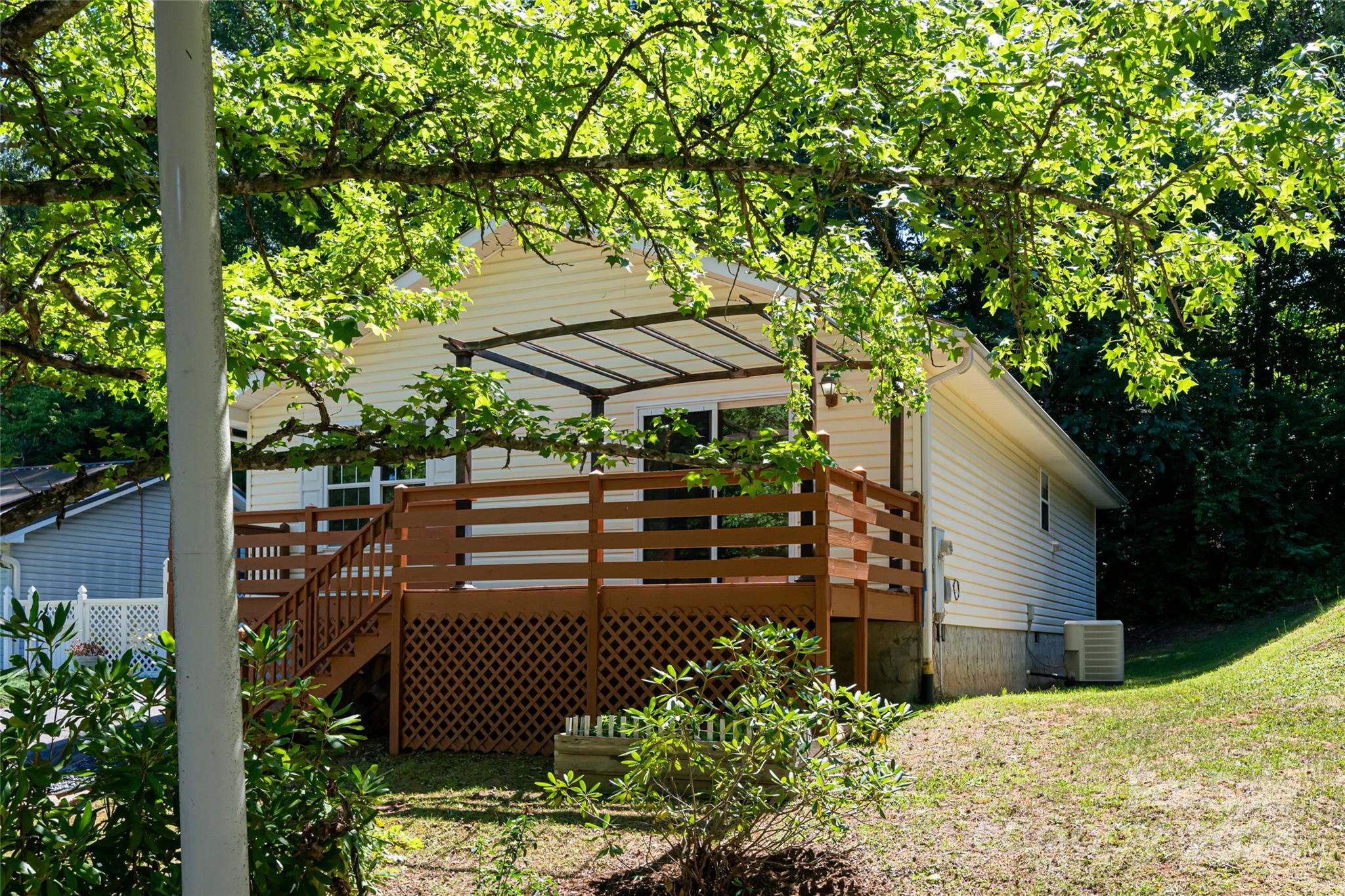 Dawson Pl, Asheville, NC 28803