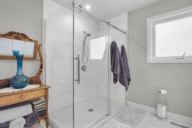 162 Roland St, House other with 3 bedrooms, 4 bathrooms and 4 parking in Dashwood ON | Image 17
