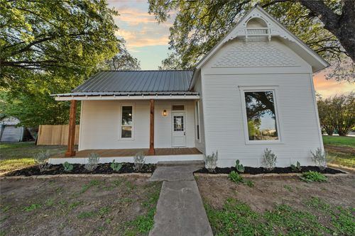 307 N Avenue D, Clifton, TX, 76634-1621 | Card Image