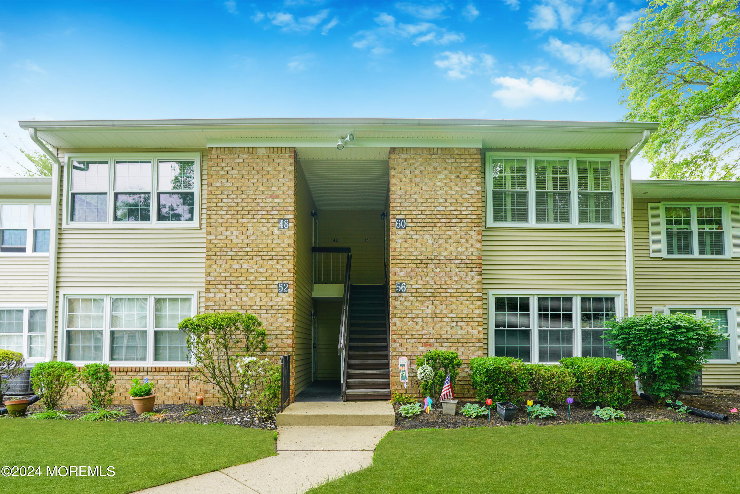 Arrowwood Ct, Howell, NJ 07731