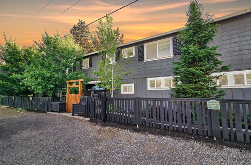 255 S Larch St, Sisters, OR, 97759-1190 | Card Image