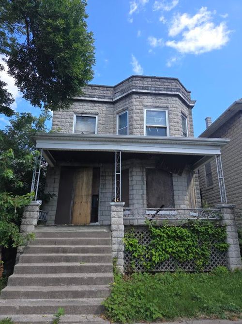 7137 S Carpenter St, Chicago, IL, 60621-1026 | Card Image