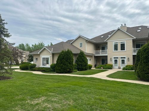 3975996 Autumn Woods Dr, Oconomowoc, WI, 53066-2187 | Card Image