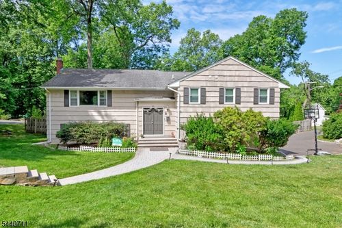 2 Langtree Dr, Livingston, NJ, 07039-3620 | Card Image