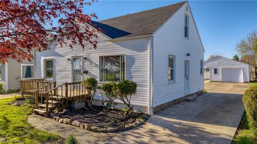 2127 Quayle Dr, Akron, OH, 44312-2332 | Card Image