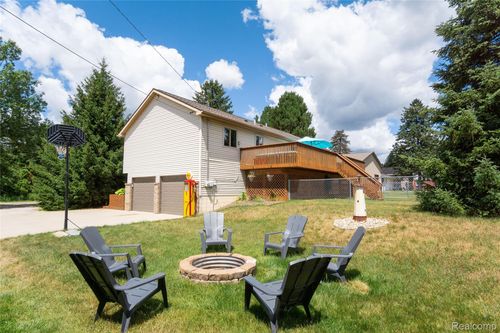 3300 N Duck Lake Rd, Highland, MI, 48356-2330 | Card Image