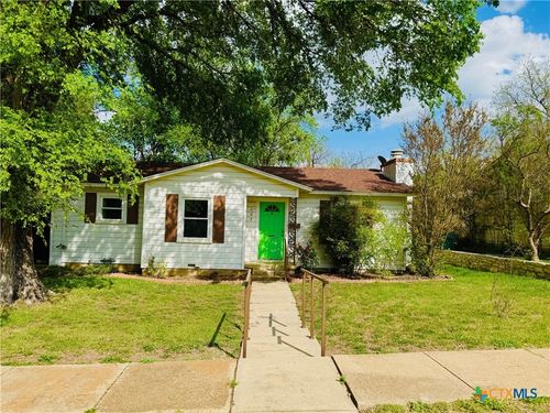 302 N 28th St, Gatesville, TX, 76528-1911 | Card Image