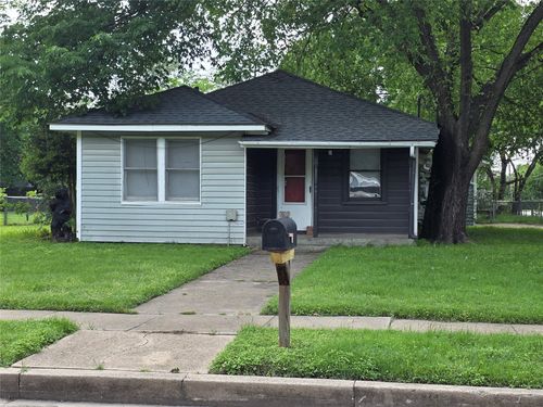 1315 N Robinson St, Cleburne, TX, 76031-2638 | Card Image