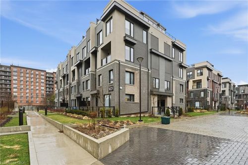 10-3425 Ridgeway Dr, Mississauga, ON, L5L0B9 | Card Image